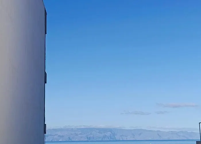 Isabel 4 People * Puerto de Santiago (Tenerife)